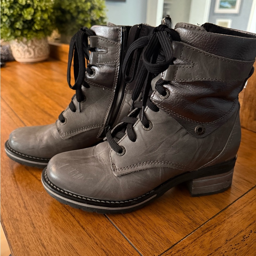 Dromedaria Stylish Gray Lace-Up Ankle Boots